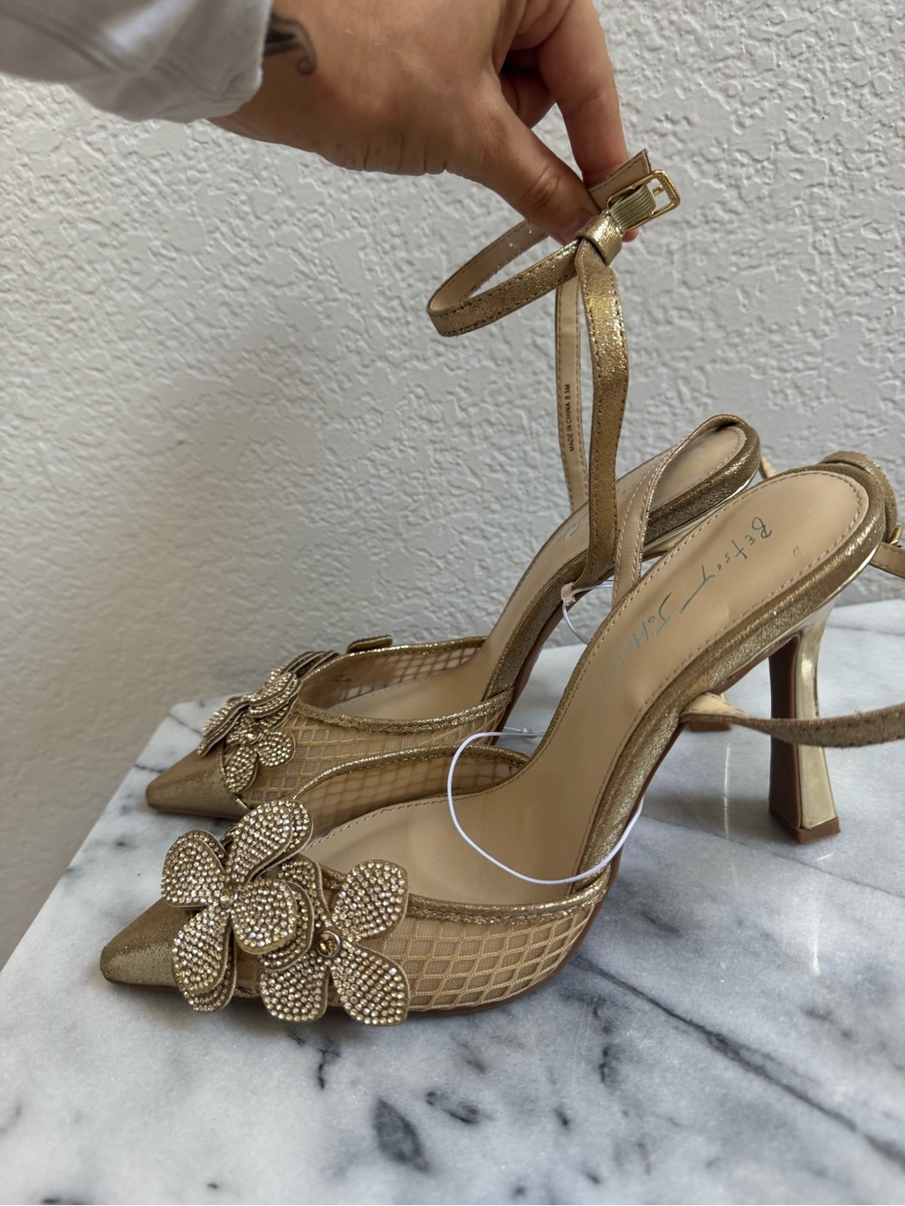 NWOT Betsey Johnson Gold Floral Crystal Pointed-Toe Heels - Picture 5 of 8